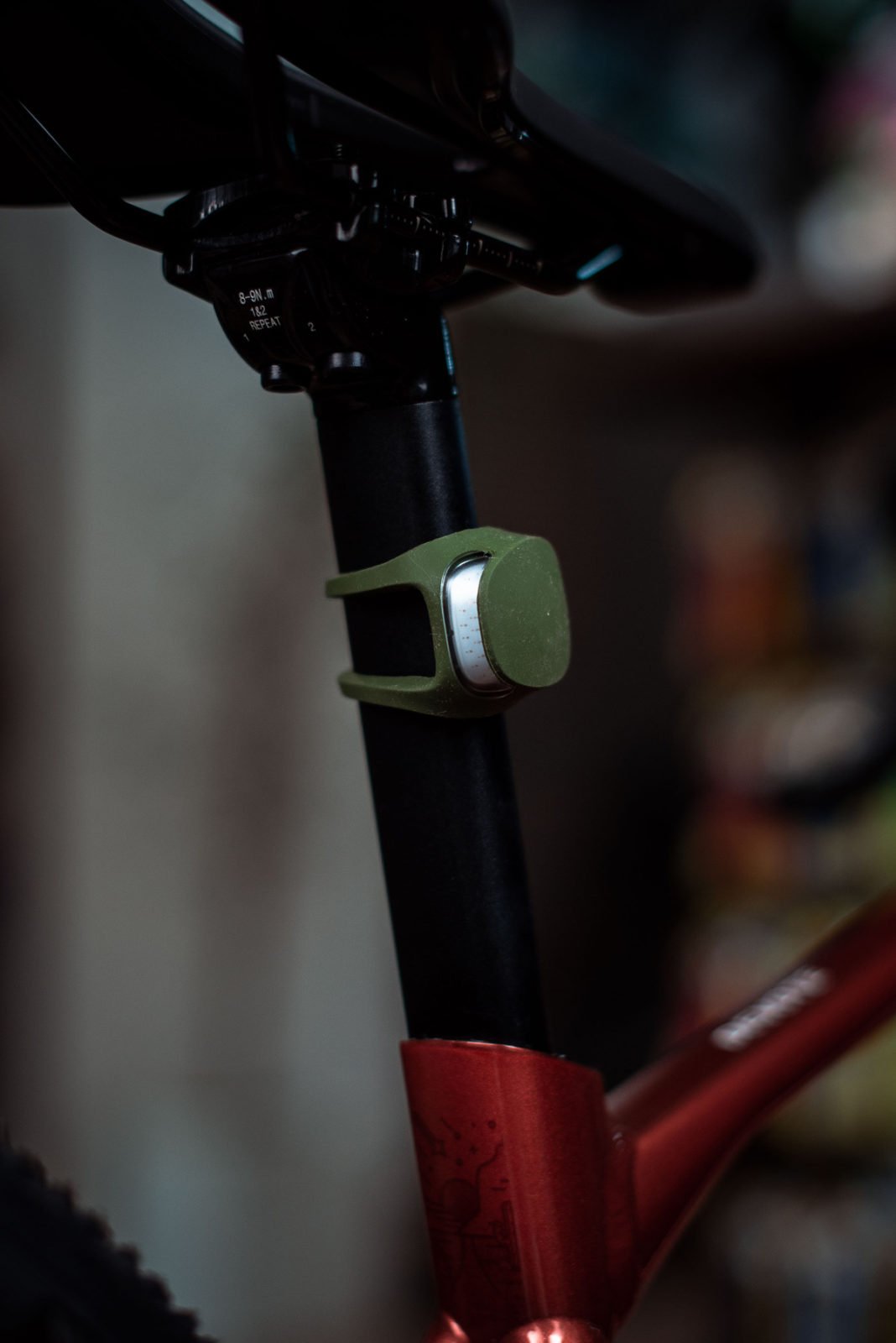 Фонарь задний Knog Frog V3 Rear Army Jacket Green