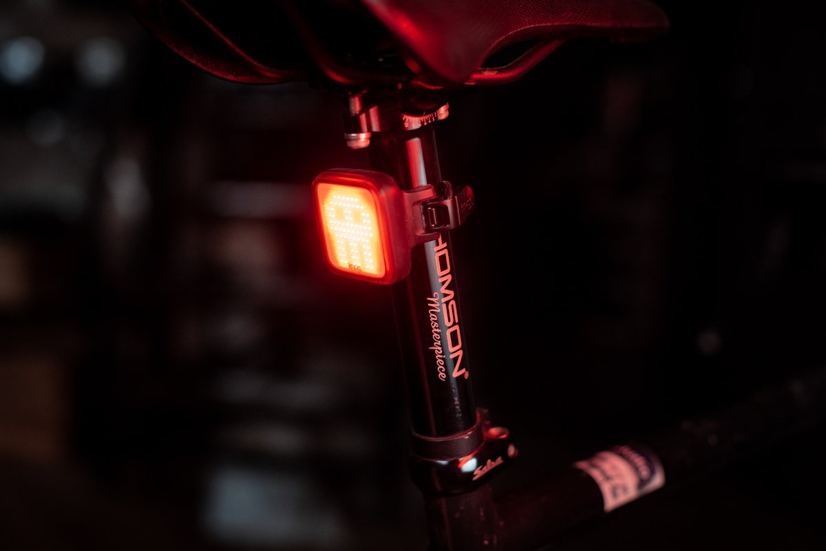 Фонарь задний Knog Blinder Skull Rear