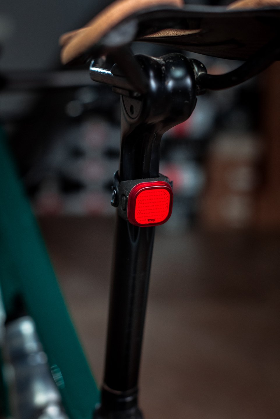 Фонарь задний Knog Blinder Mini Square Rear