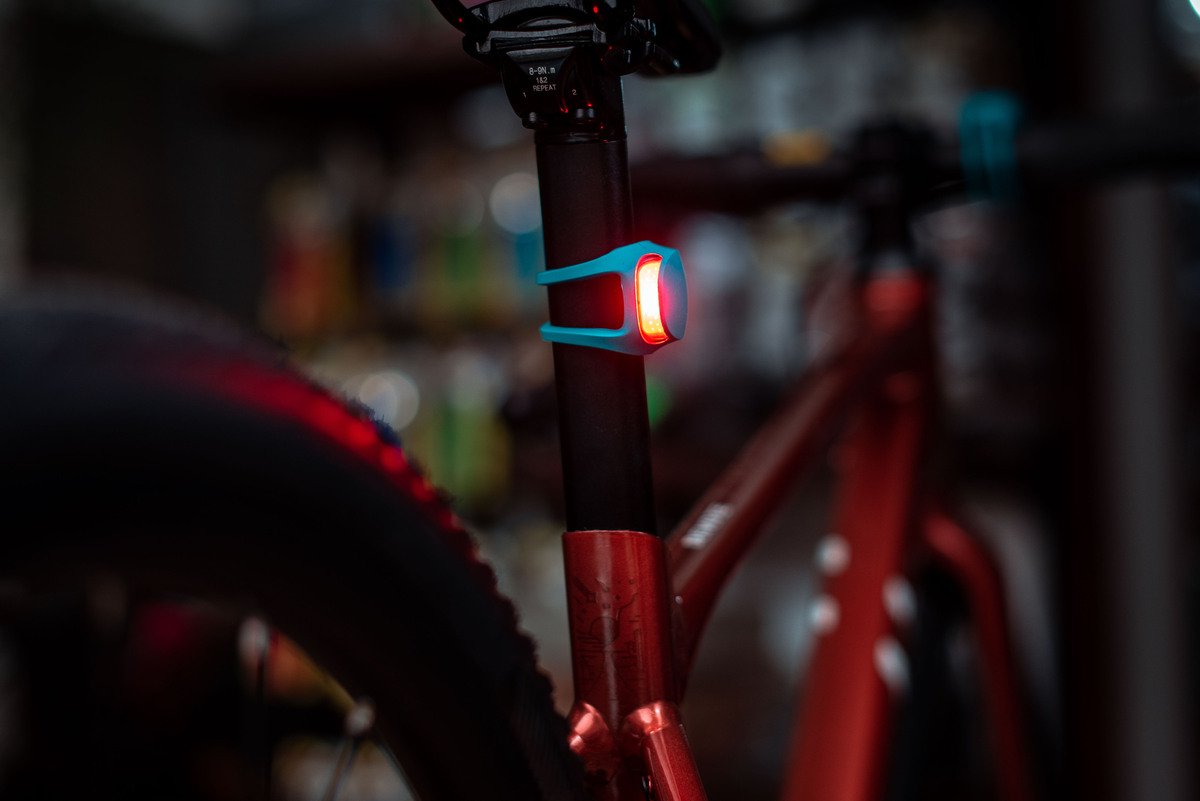 Фонарь задний Knog Frog V3 Rear Awesome Aquamarine