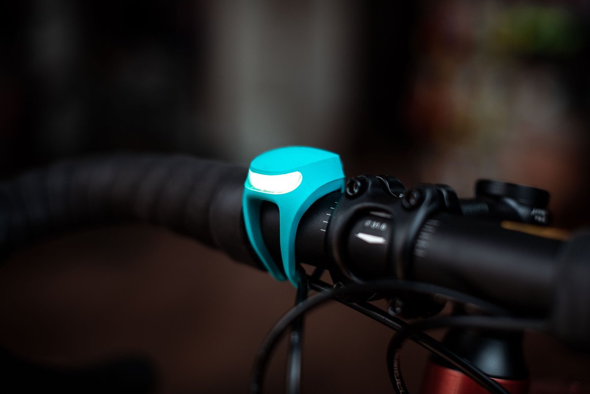 Фонарь передний Knog Frog V3 Front Awesome Aquamarine