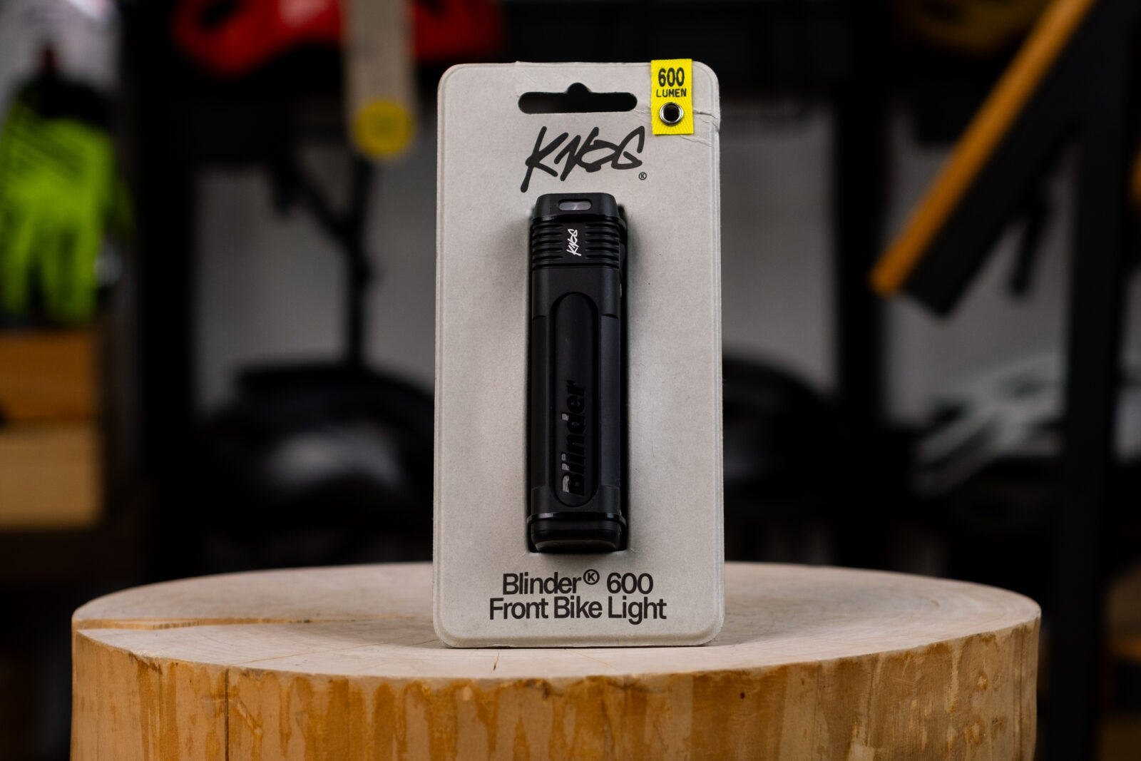 Фонарь передний Knog Blinder 600