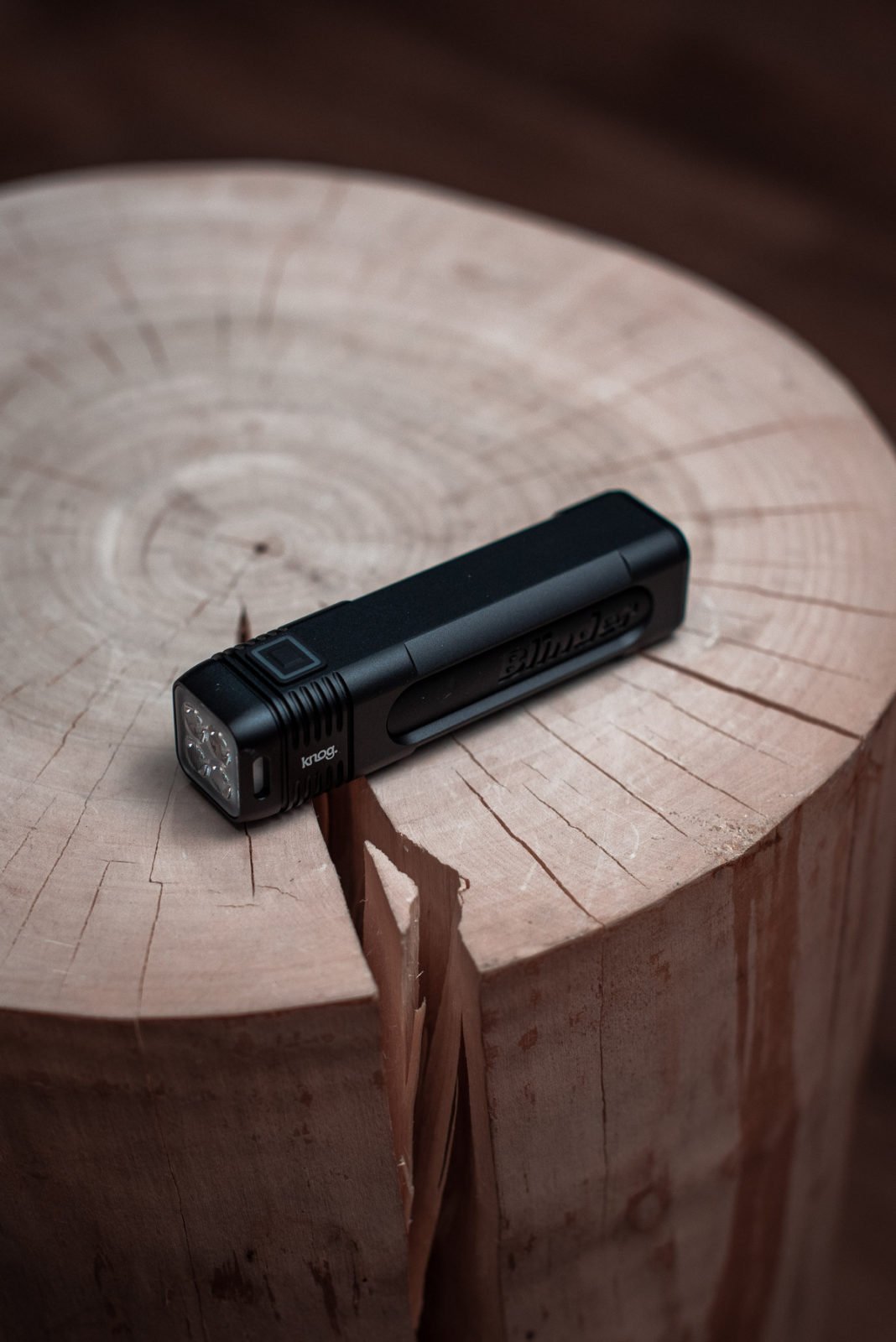 Фонарь передний Knog Blinder 600