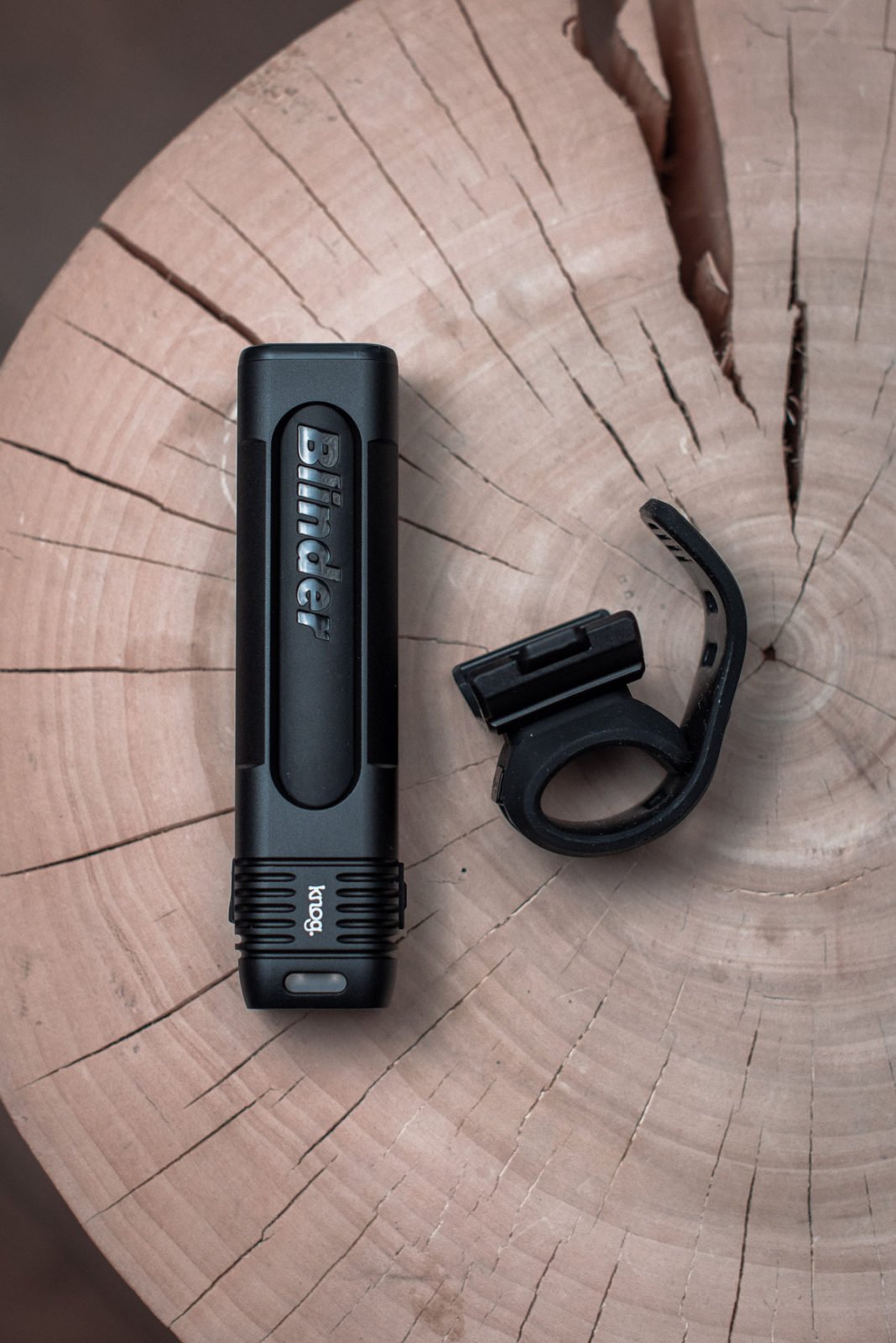 Фонарь передний Knog Blinder 600