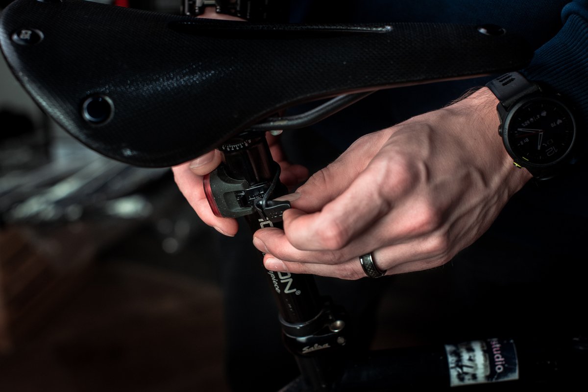 Фонарь задний Knog Blinder Mini Cross Rear