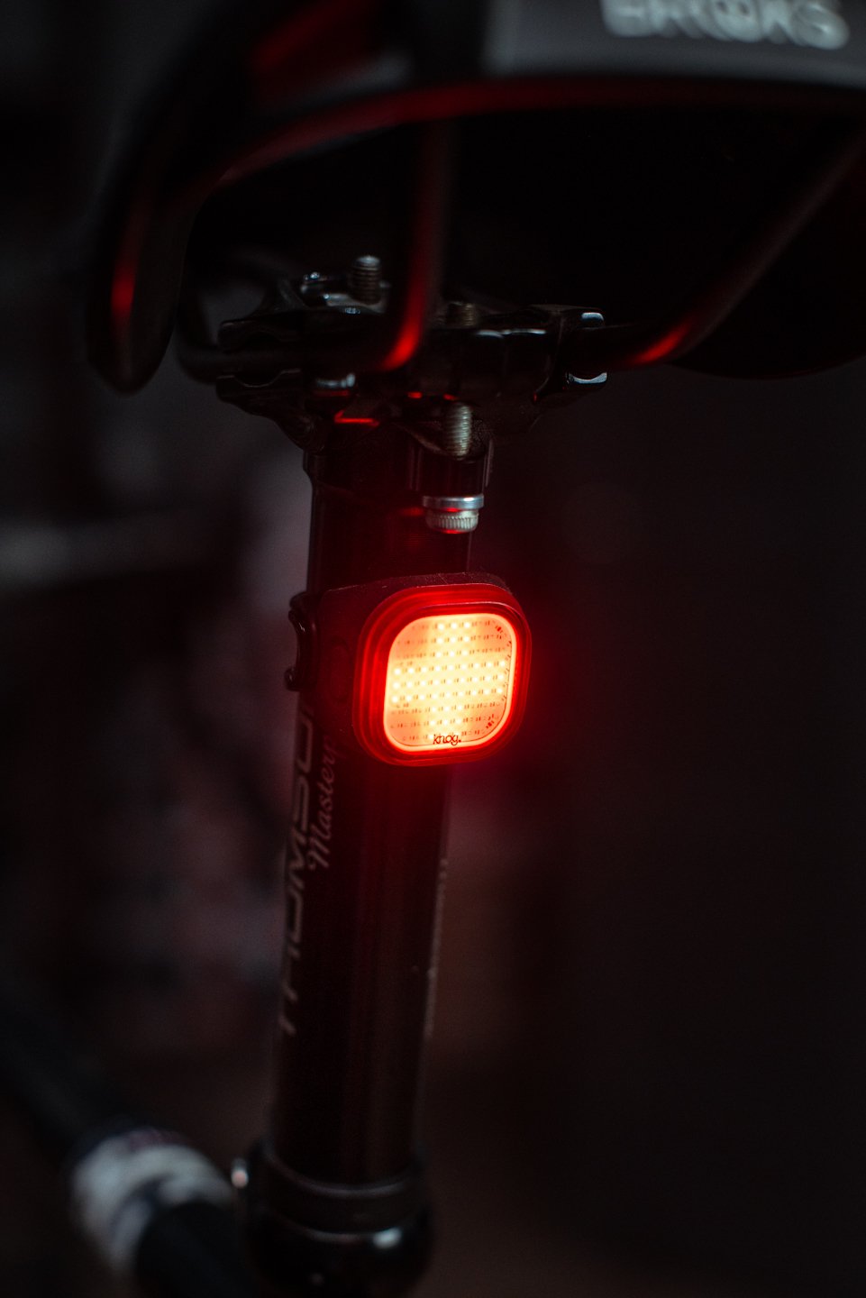 Фонарь задний Knog Blinder Mini Cross Rear