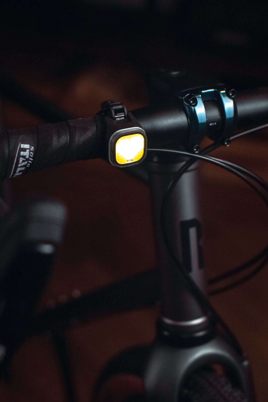 Фонарь передний Knog Blinder Mini Love Front