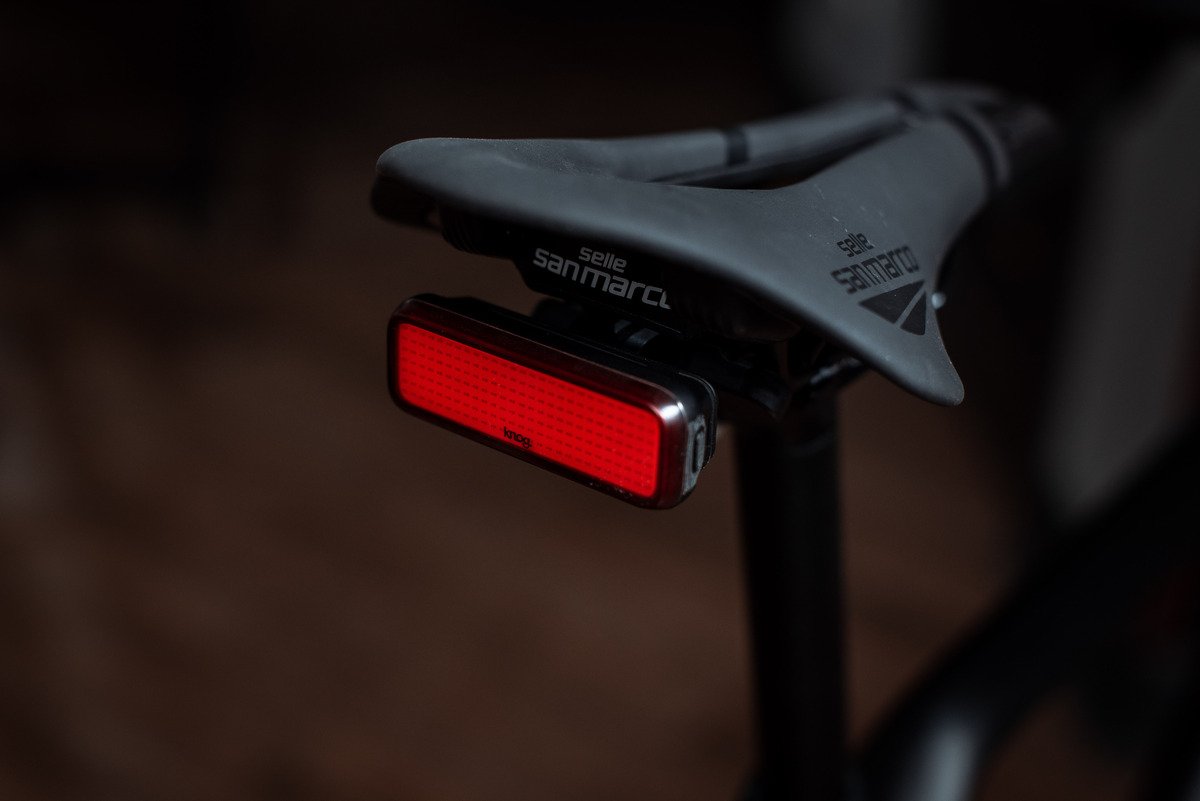 Фонарь задний Knog Blinder Link Saddle Mount