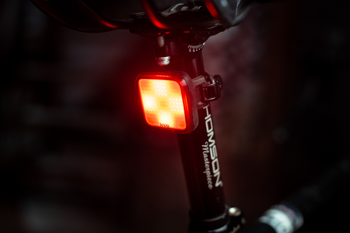 Фонарь задний Knog Blinder Grid Rear