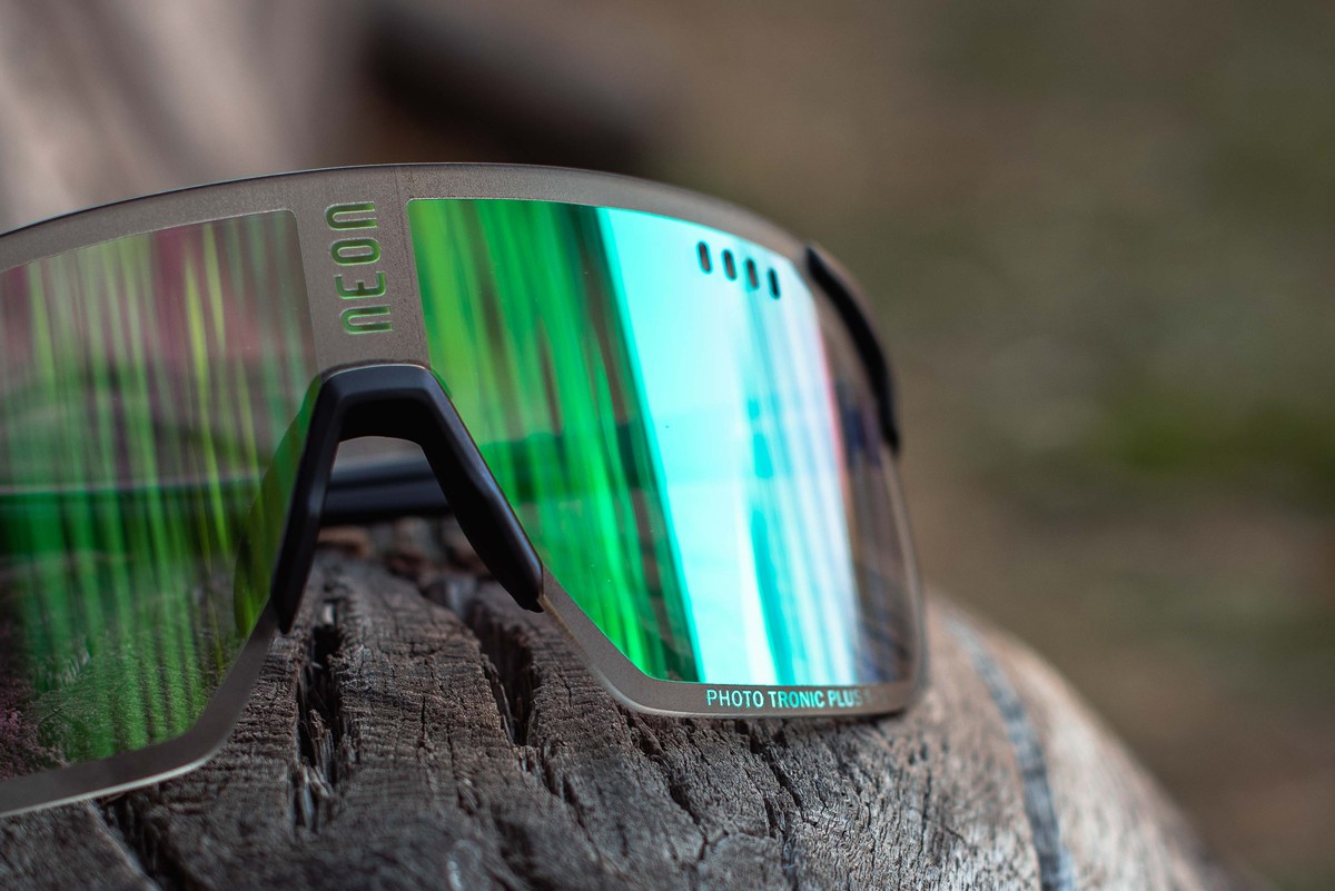 Очки Neon Air Pro (Photochrom) Black/Green