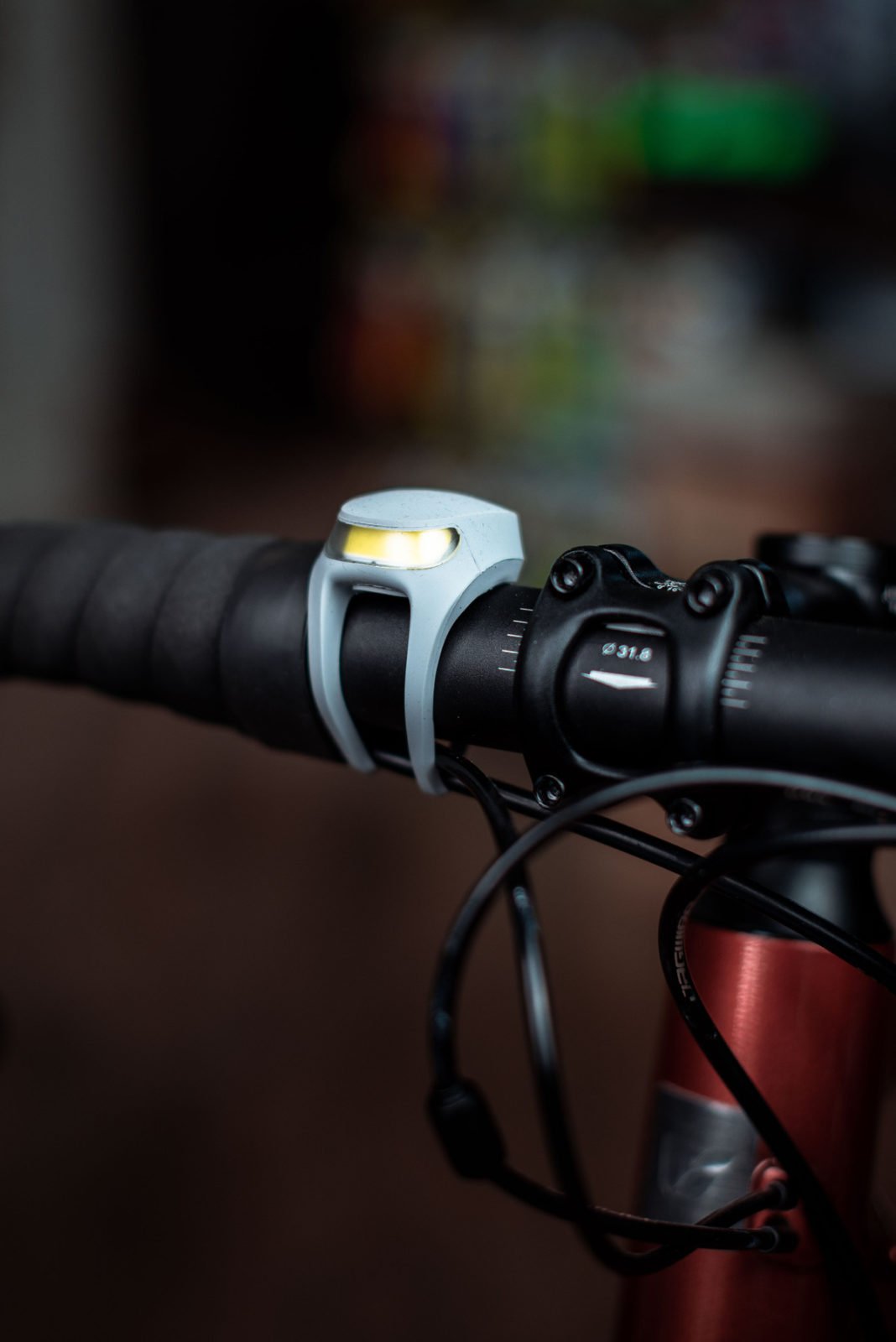 Фонарь передний Knog Frog V3 Front Abyss Grey