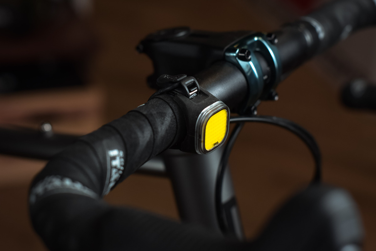 Фонарь передний Knog Blinder Mini Skull Front