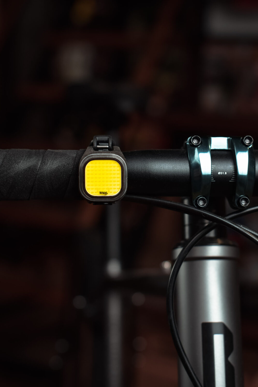 Фонарь передний Knog Blinder Mini Skull Front