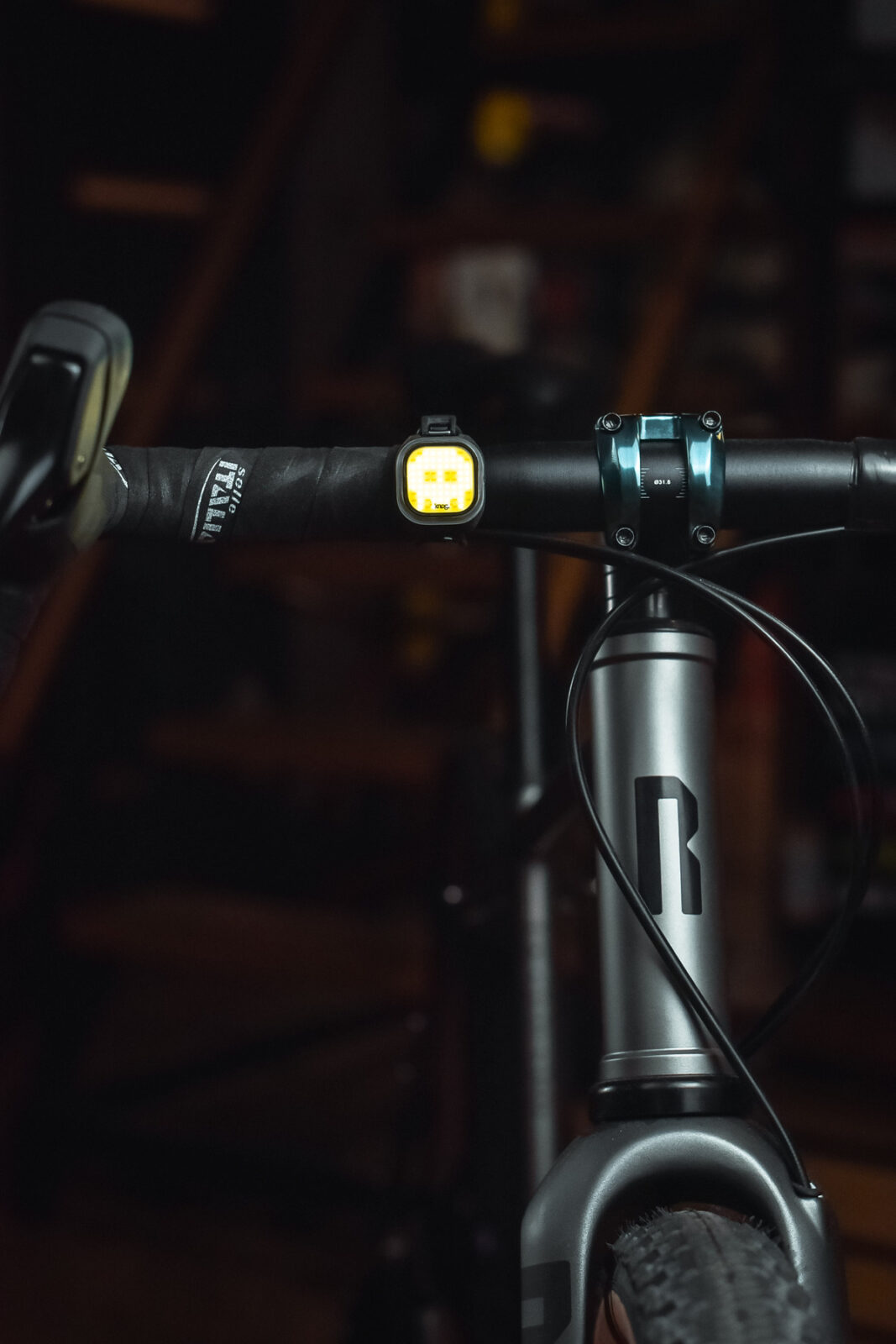 Фонарь передний Knog Blinder Mini Skull Front