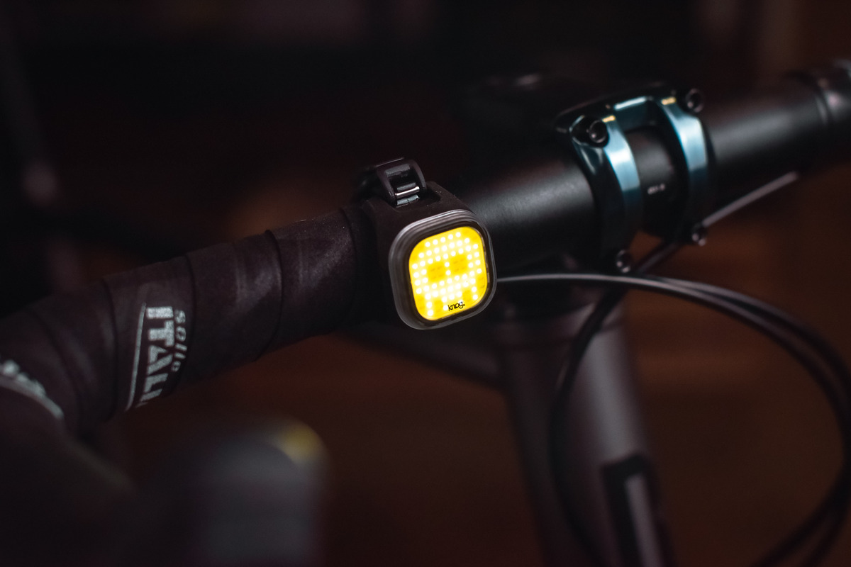 Фонарь передний Knog Blinder Mini Skull Front