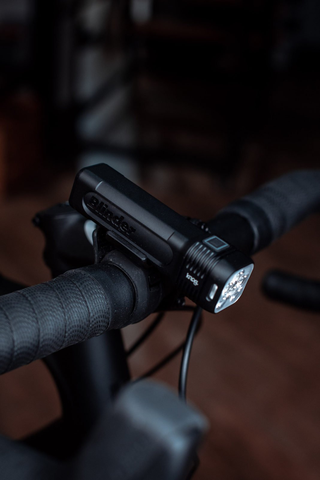 Фонарь передний Knog Blinder 1300
