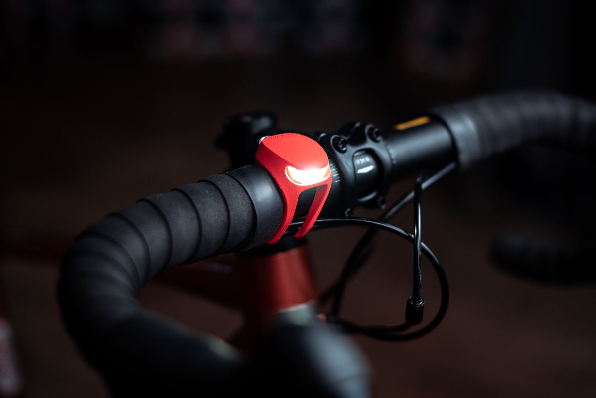 Фонарь передний Knog Frog V3 Front Tequila Sunrise