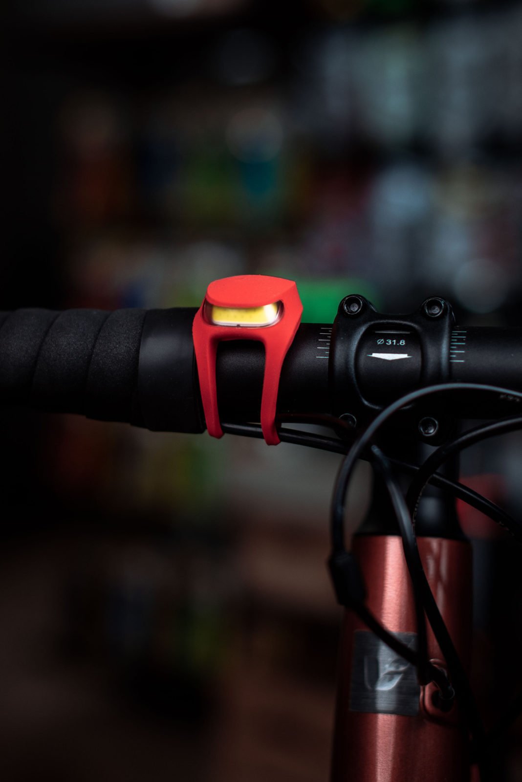 Фонарь передний Knog Frog V3 Front Tequila Sunrise