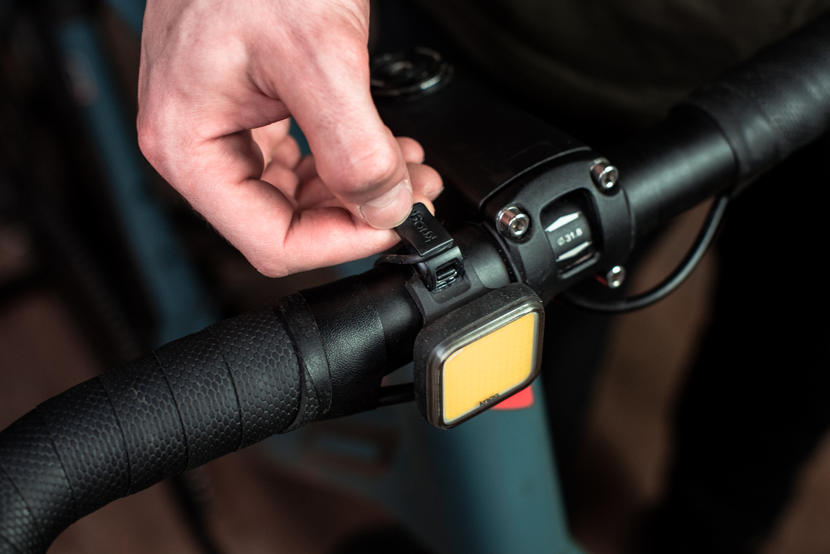 Фонарь передний Knog Blinder Grid Front