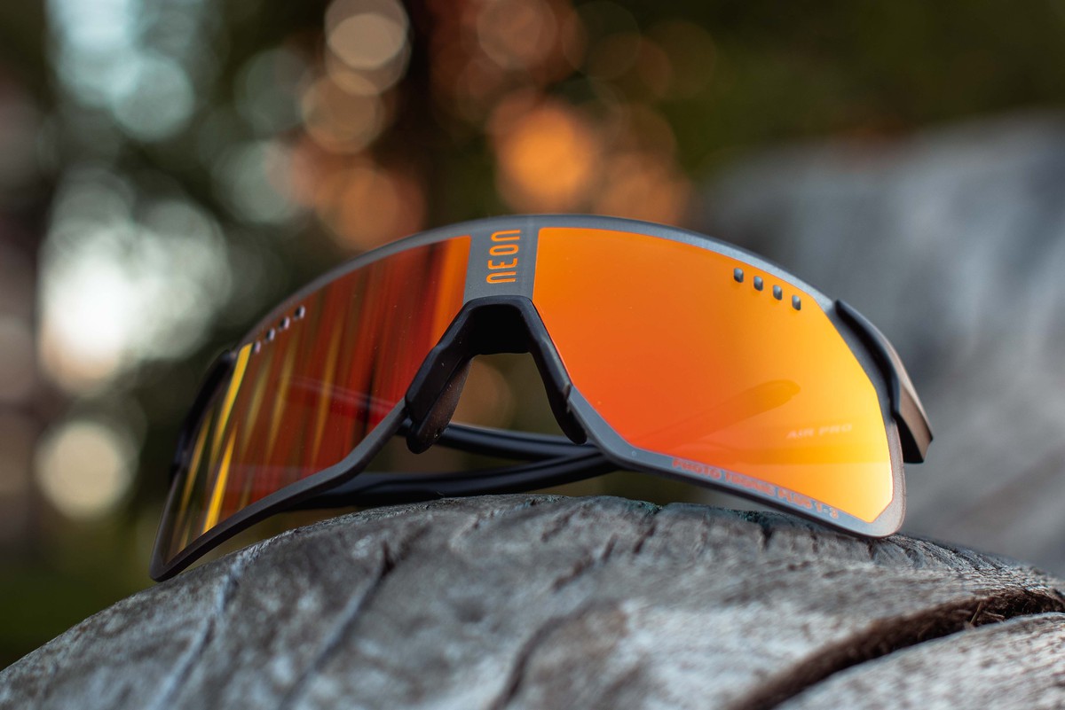Очки Neon Air Pro (Photochrom) Black/Red