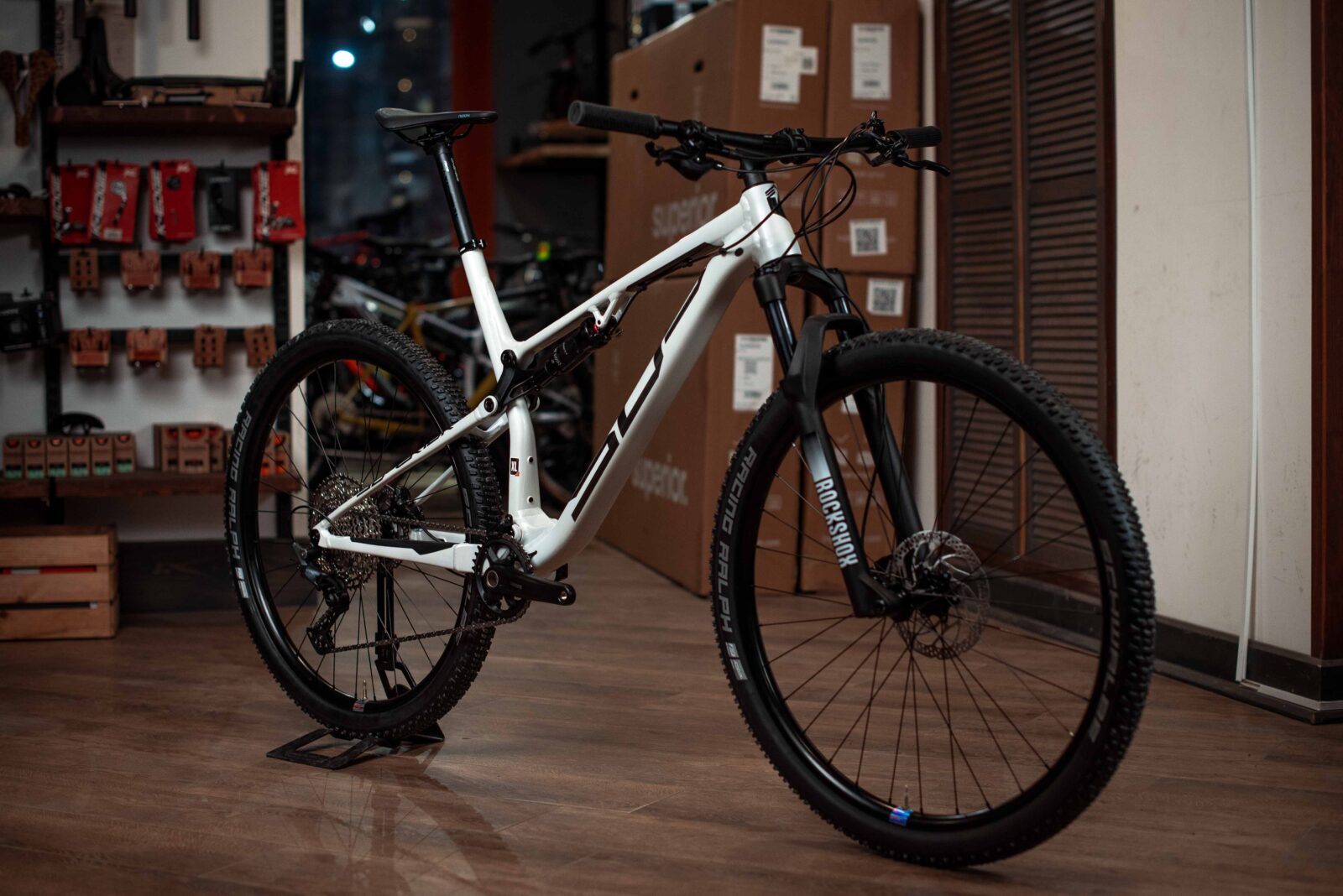 Велосипед Superior XF 919 RC Gloss White Metallic/Hologram Black