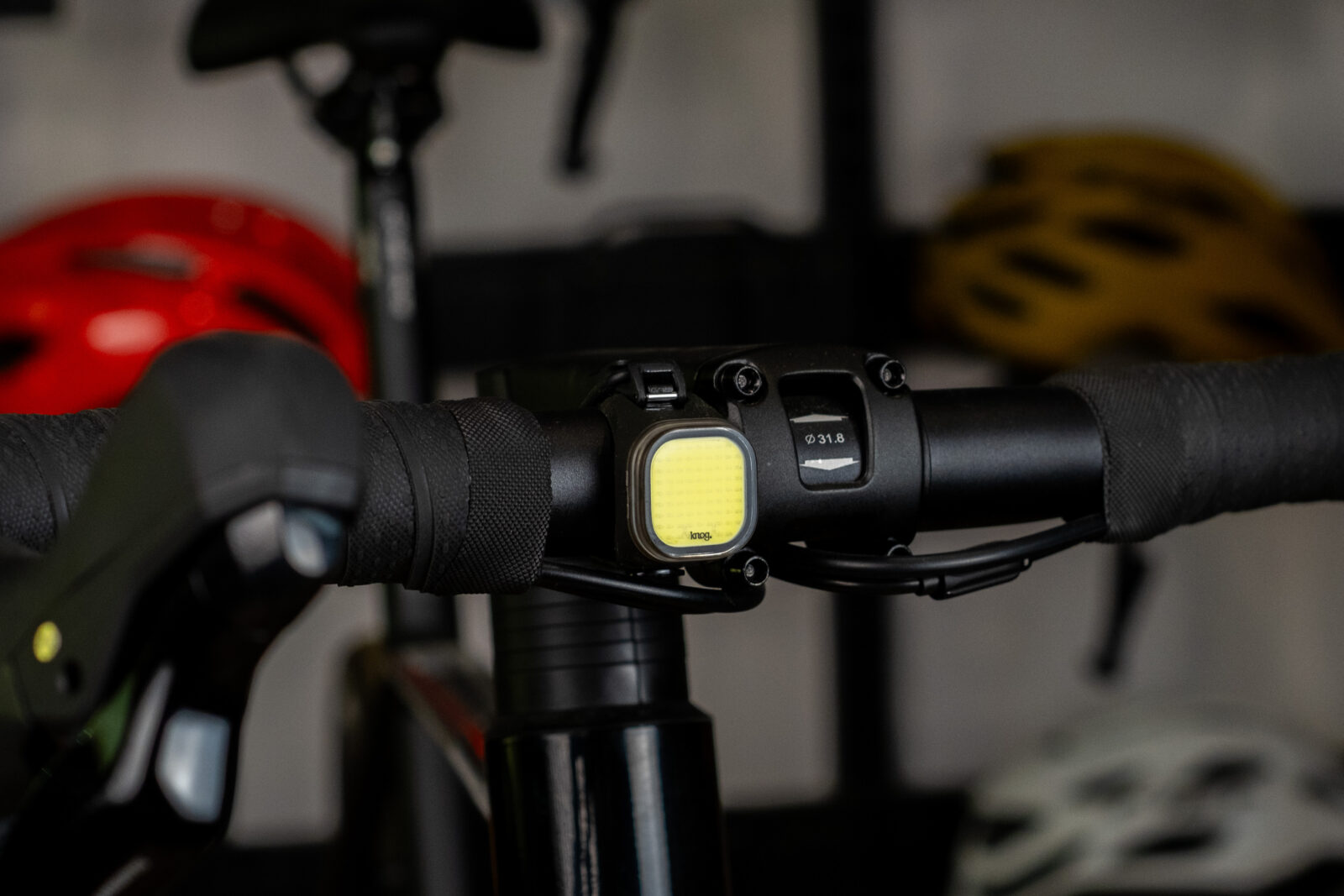 Фонарь передний Knog Blinder Mini Cross Front