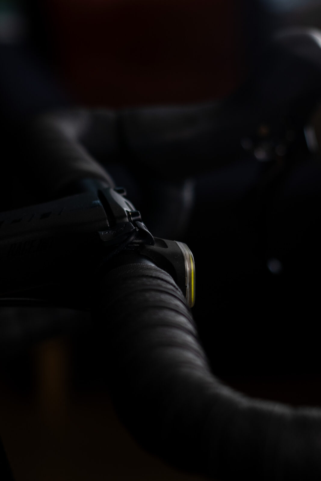 Фонарь передний Knog Blinder Mini Cross Front