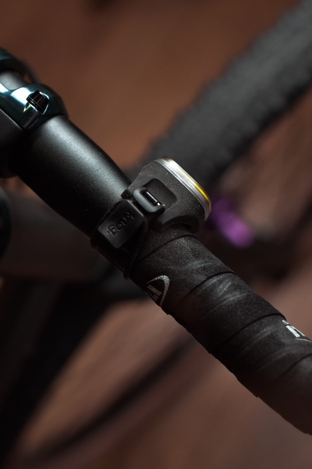 Фонарь передний Knog Blinder Mini Square Front