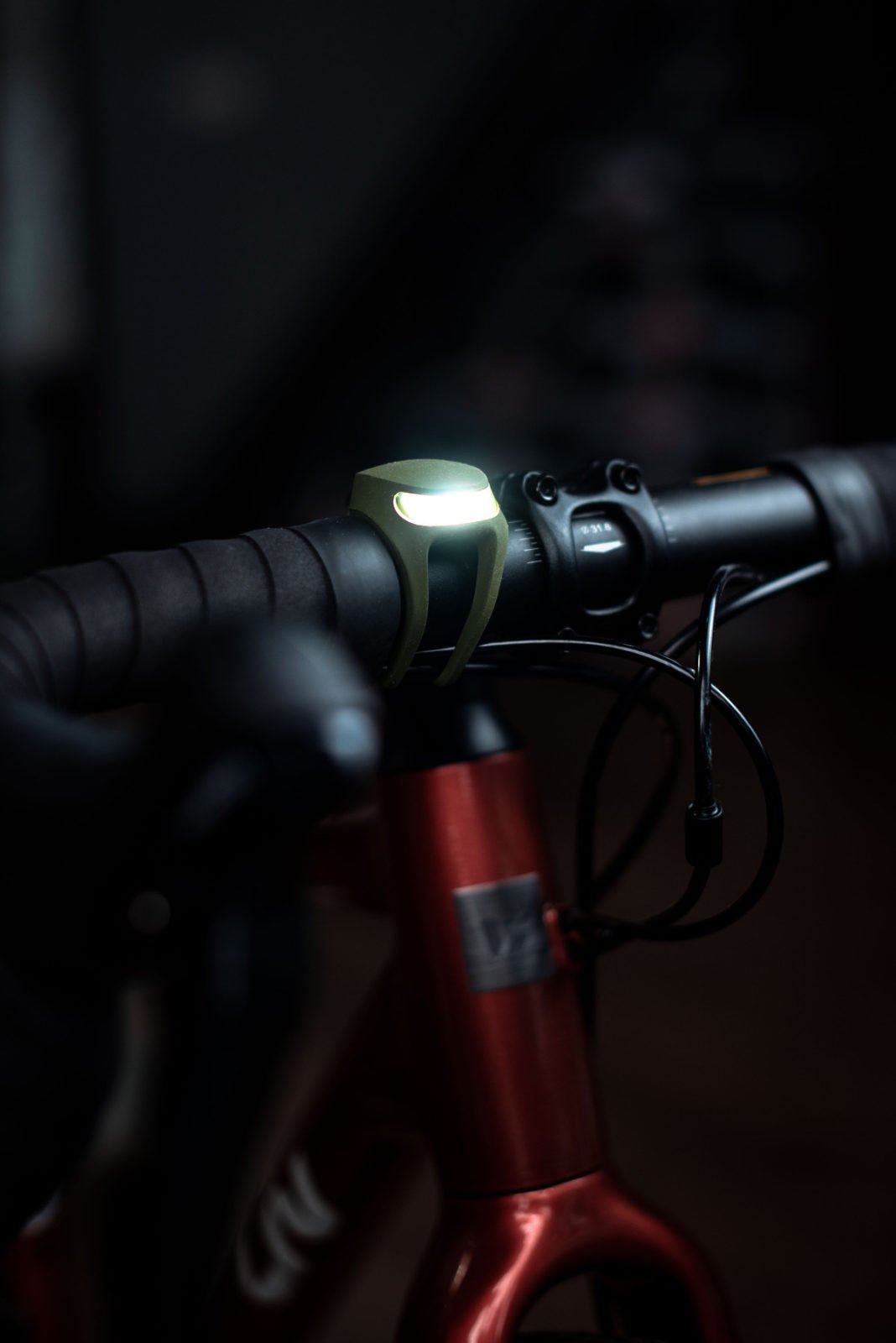 Фонарь передний Knog Frog V3 Front Army Jacket Green