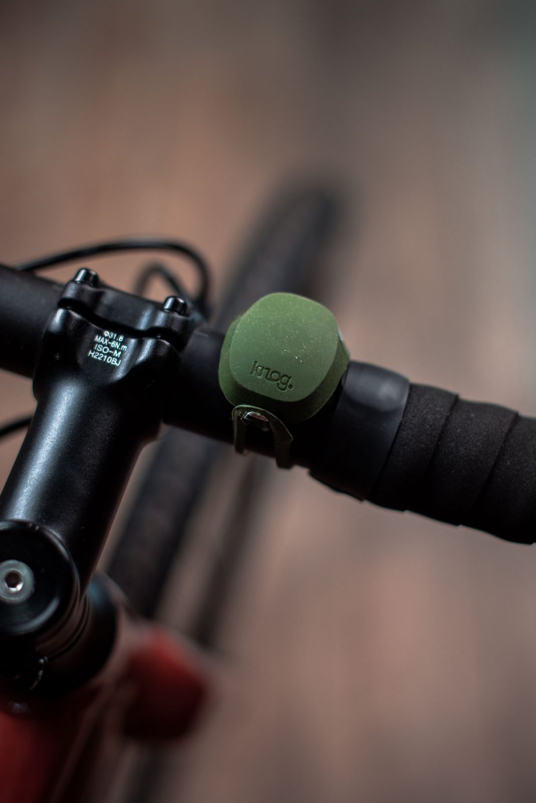 Фонарь передний Knog Frog V3 Front Army Jacket Green