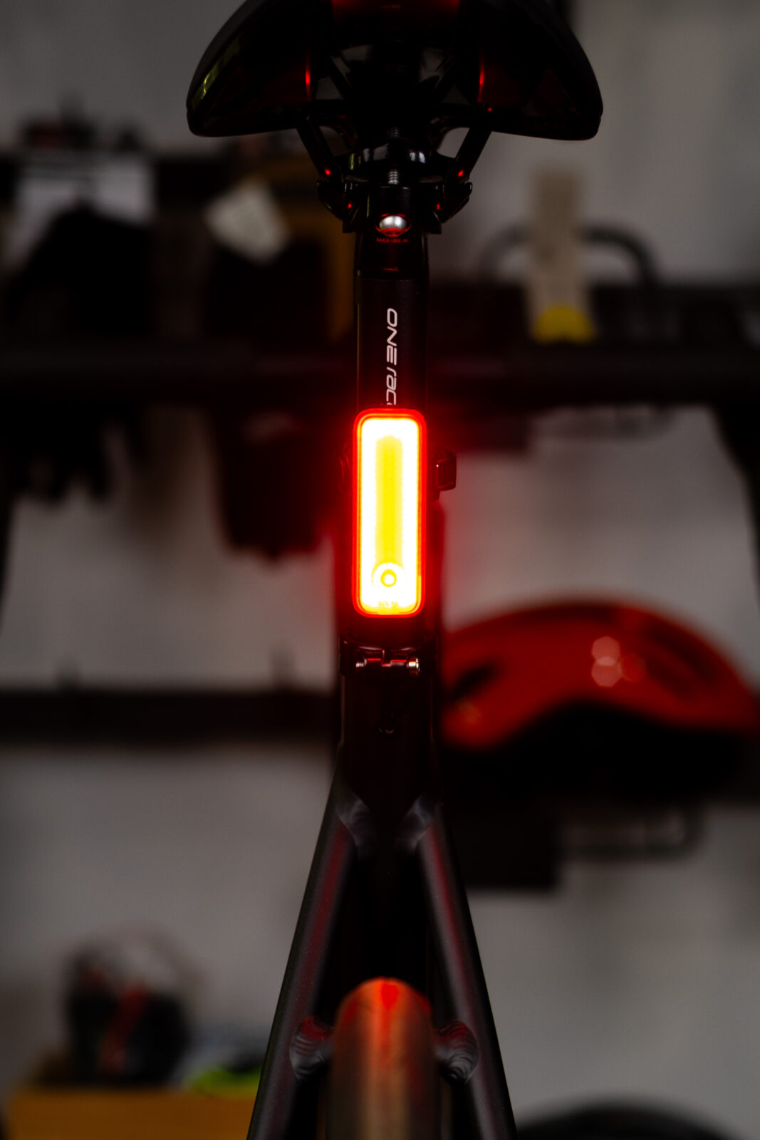 Фонарь задний Knog Blinder R-150 Rear